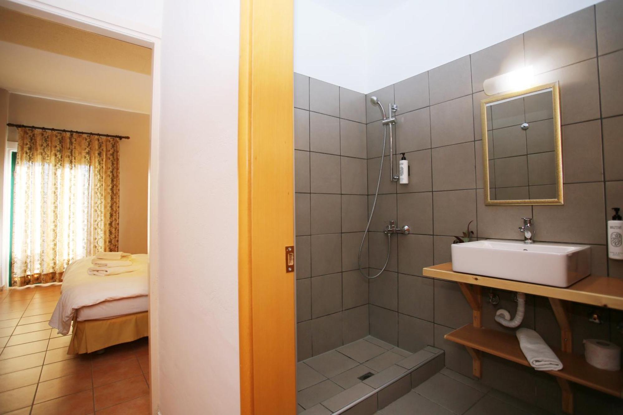 Hotel Lecadin Karpenísion Exteriör bild
