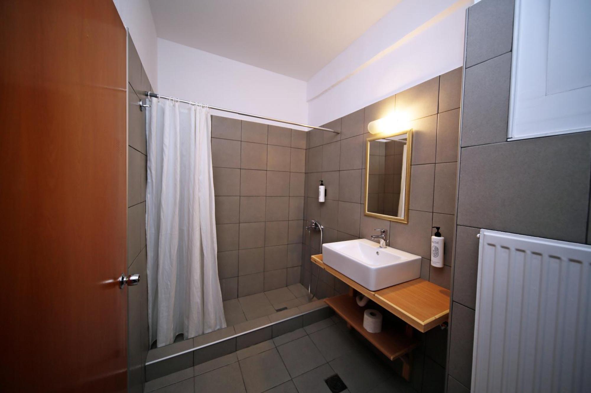 Hotel Lecadin Karpenísion Exteriör bild